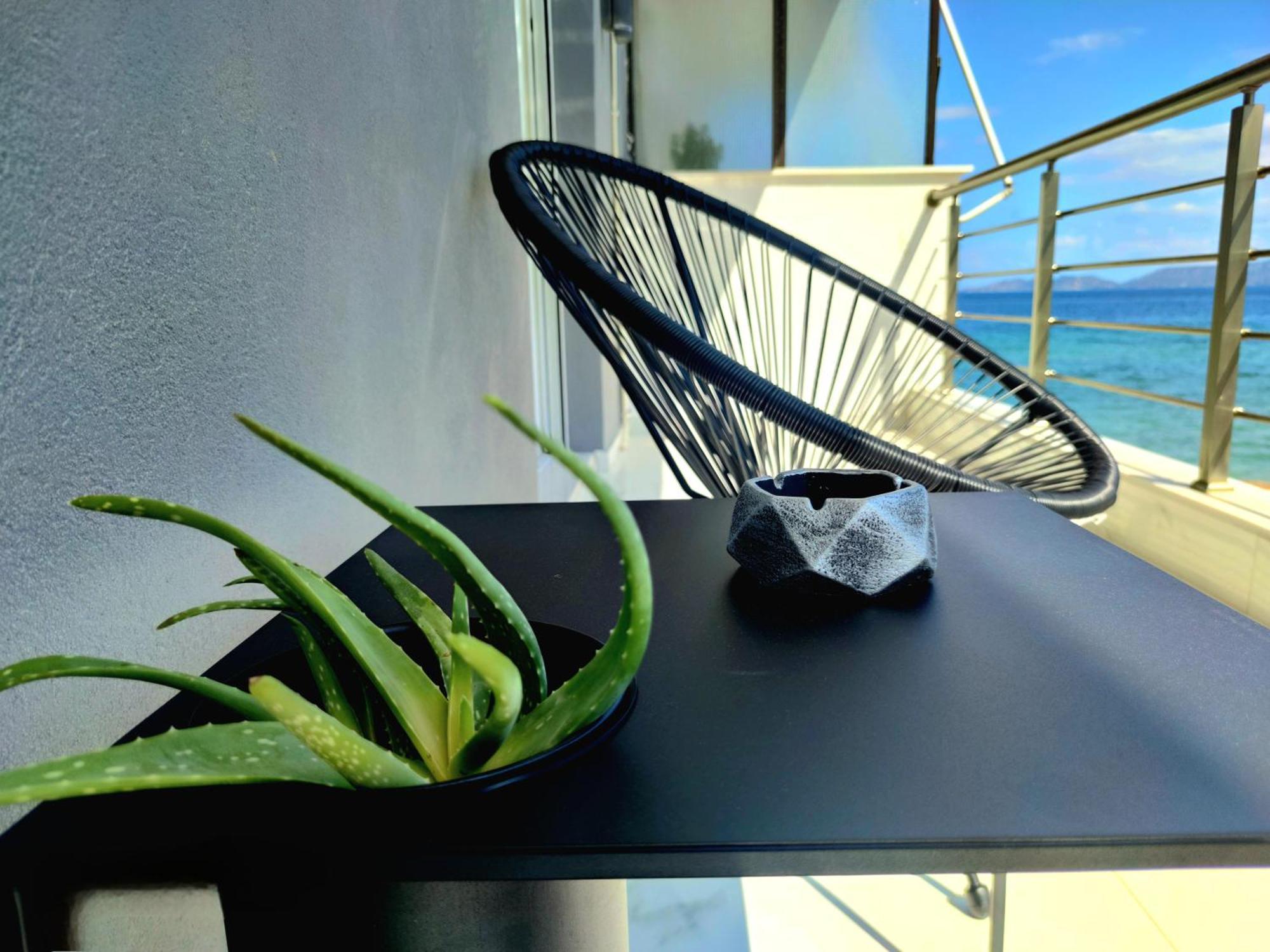 Black & White Seaside House Kalamia Korinth Exterior foto